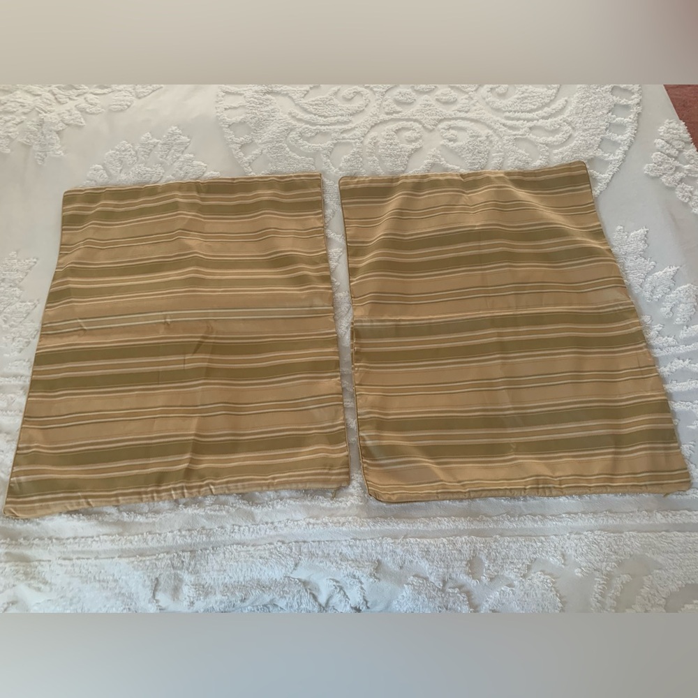 Rodeo Home 2 Shams: Taffeta Gold/Cream Stripes, Queen, Zip Closure 20x25 inches